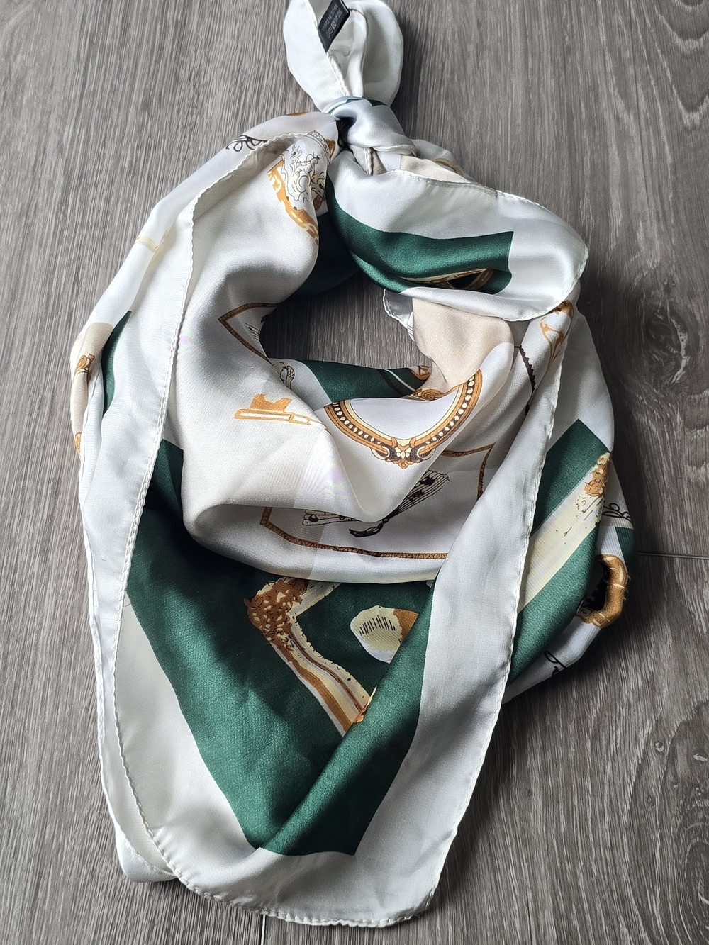 Green Equestrian Chain Print Square Scarf Silk Feeling Satin Handbag Key Motif - Picture 2 of 5